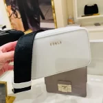 FURLA CLASSIC CROSSBODY - Görsel 4