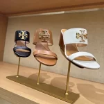 Toryburch dolgu topuk terlik - Görsel 2