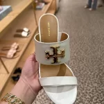 Toryburch dolgu topuk terlik - Görsel 5